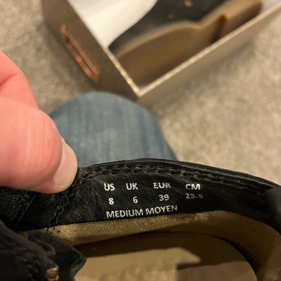 Gently used hush puppies - Picture 4 of 4